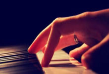 狼队球员齐心协力，助球队获得胜利